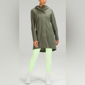 NWOT NEW Lululemon Rain Rebel Stretch Jacket Medium Olive
